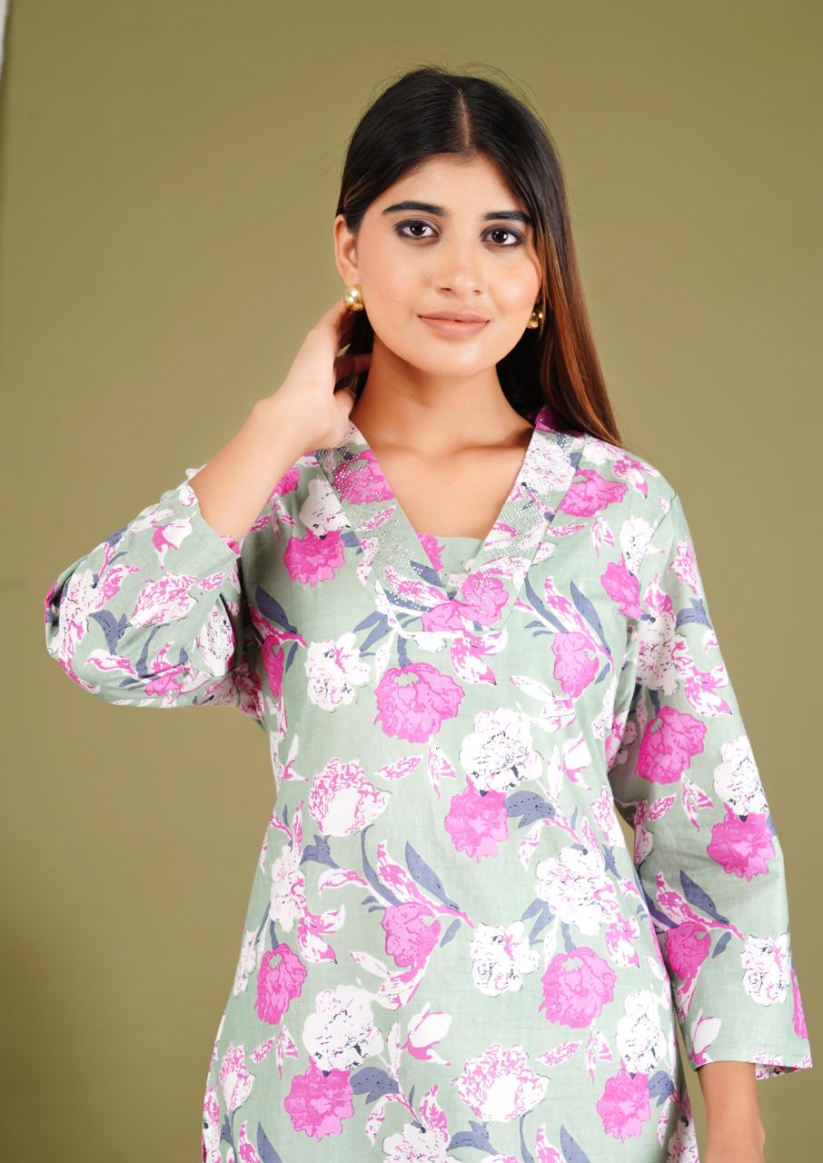 Elegant Floral Kurta Set with Printed Pants – Women’s Ethnic Wear
